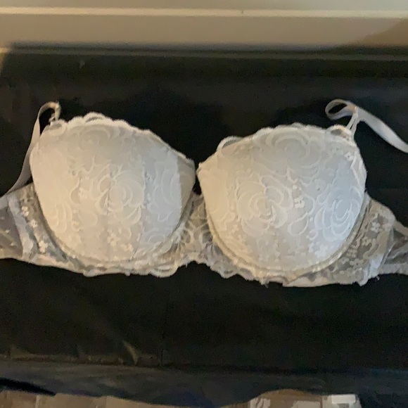 Laced bra, used - Picture 1 of 2